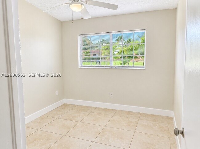 Building Photo - 320 NW 93rd Ave