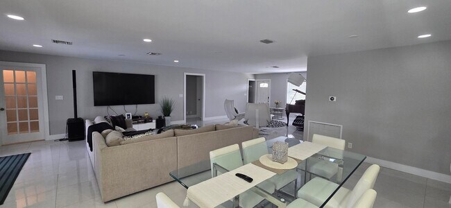 Building Photo - 288 NW 89th Ave