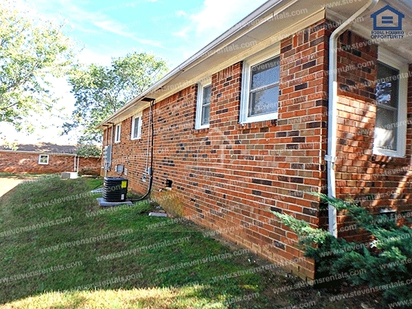 Building Photo - 500 Skyline Dr
