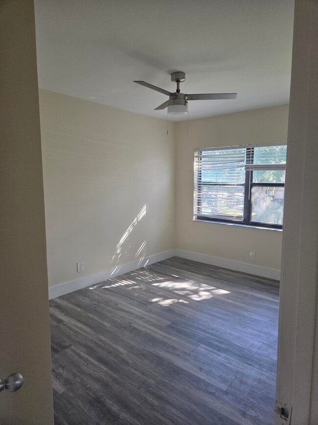 Building Photo - 6274 Seven Springs Blvd