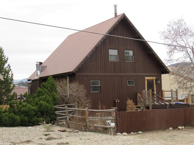 Building Photo - 252 W Garnet Ave