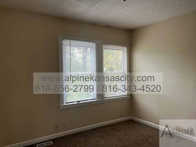 Building Photo - 3 Bedroom NE Home