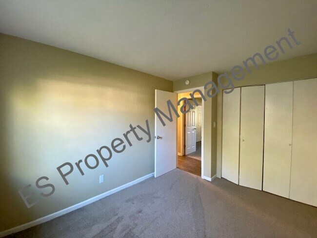 Building Photo - 3 Bedroom 1 Bathroom Ranch Style Home in Perry Township!