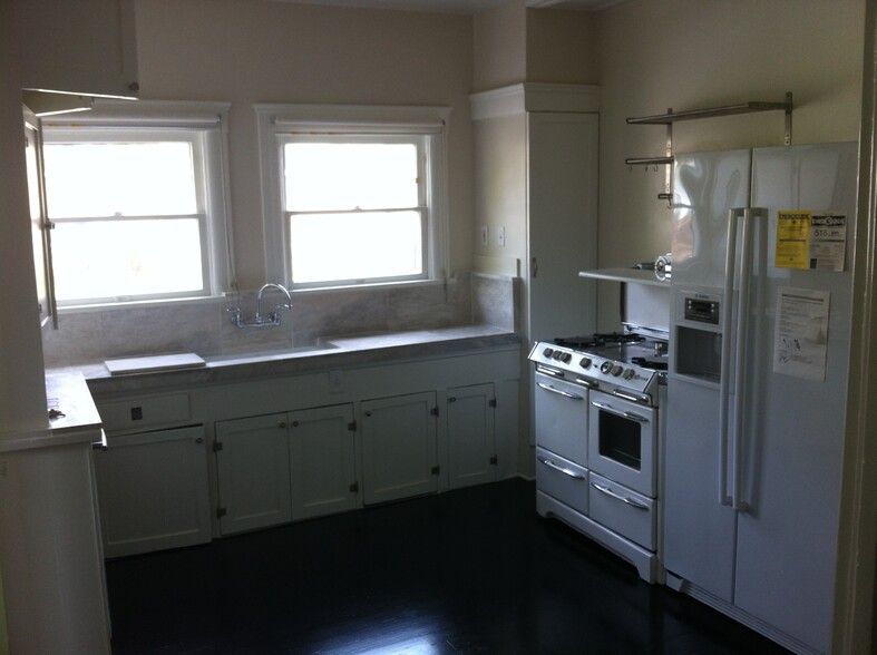 Building Photo - 427 Sunset Ave