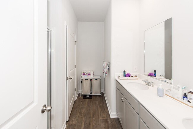 Building Photo - 3 Bedroom 2 Bath Home in Cane Bay Plantation - Summerville