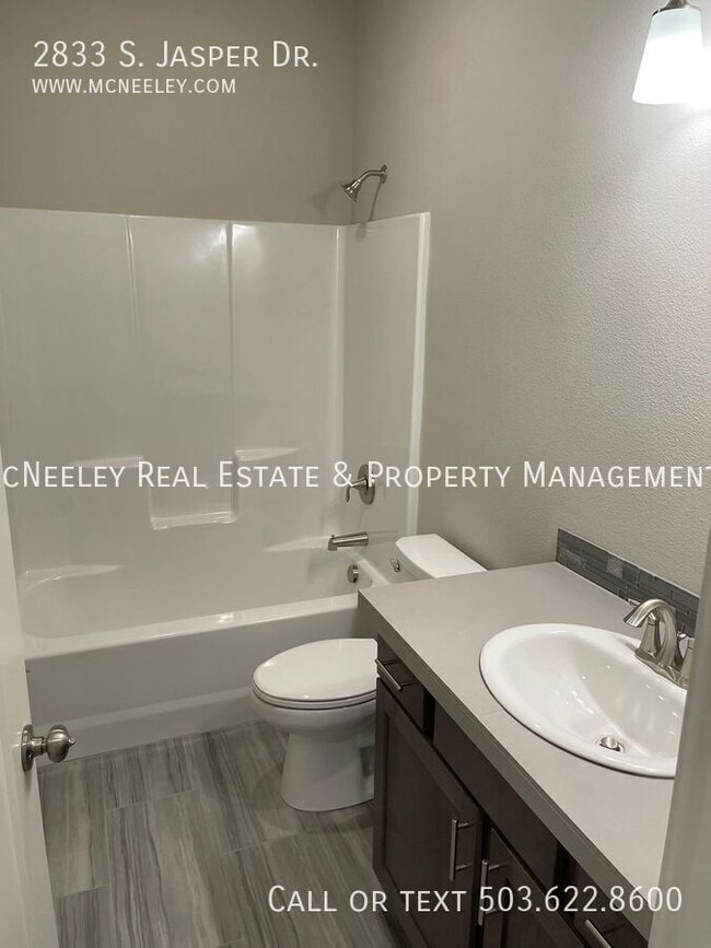 Building Photo - 2833 S Jasper Dr