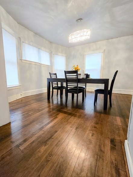 Building Photo - 481 Division St