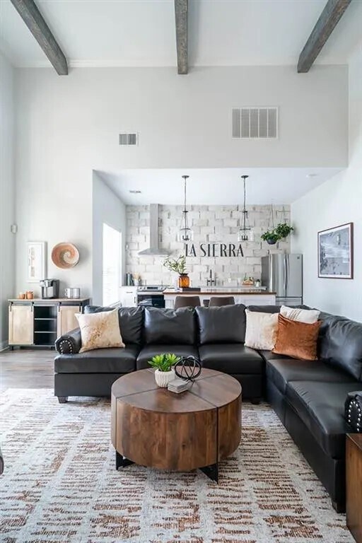 Primary Photo - 520 FM306