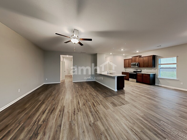 Building Photo - 625 Gleaner Wy