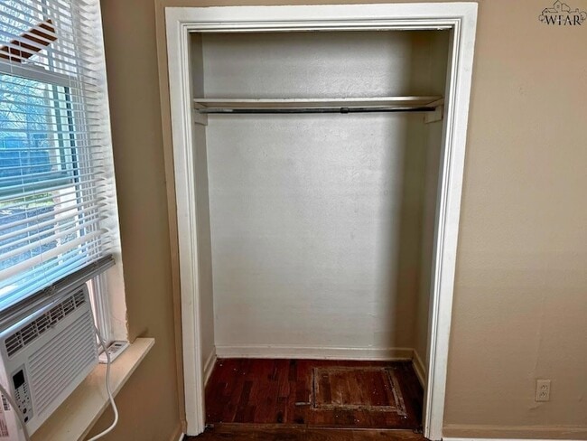 Building Photo - 104 Ave G