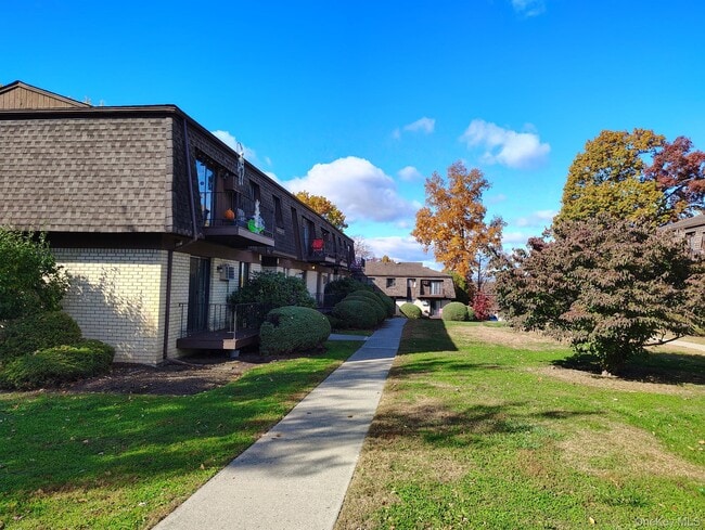 Building Photo - 1601 Cherry Hill Dr