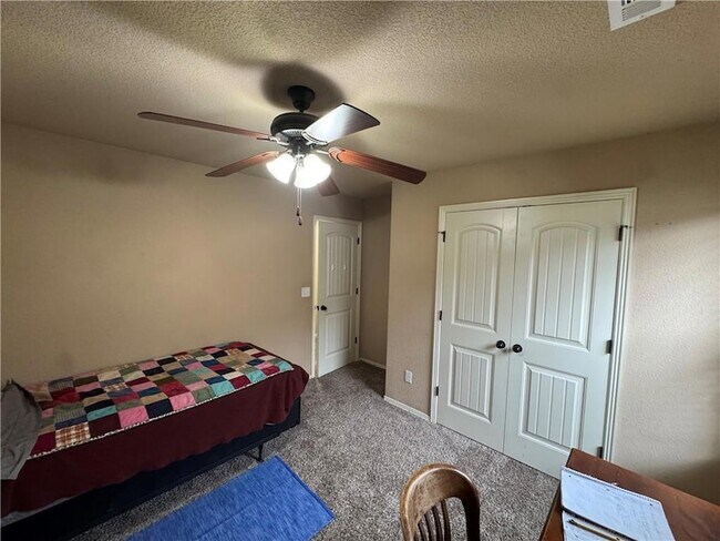 Building Photo - 1008 Kensington Dr