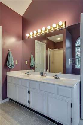 Building Photo - Charming 3 Bedroom Nashville Home with Pristine Hardwood Floors & 3 Full Baths!