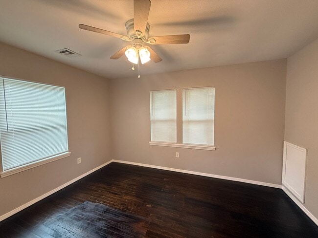 Building Photo - Tulsa: 3 bedroom house On A Private Road