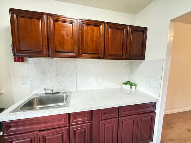 Building Photo - 2648