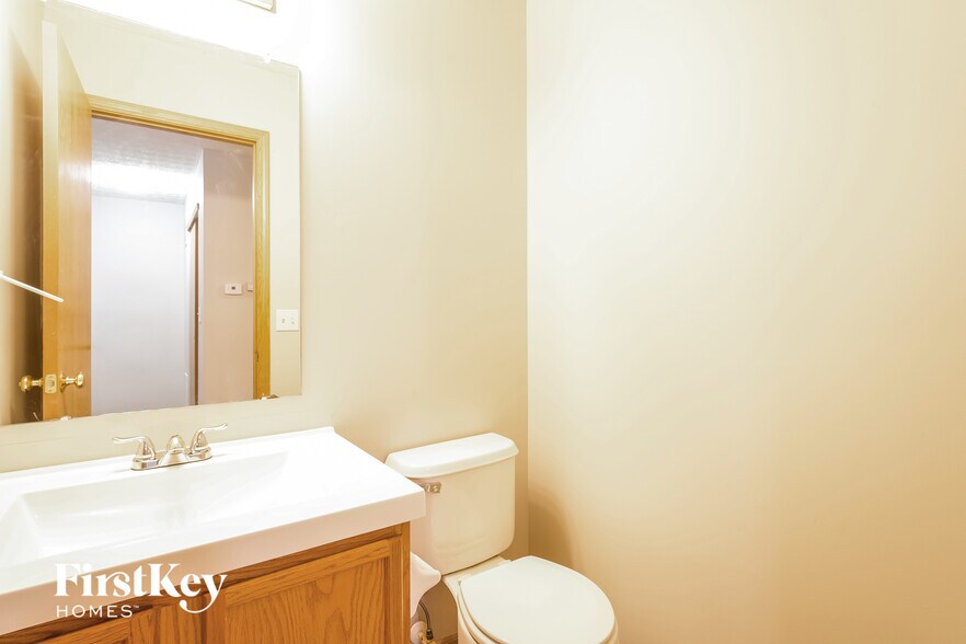 Building Photo - 8333 Mira St