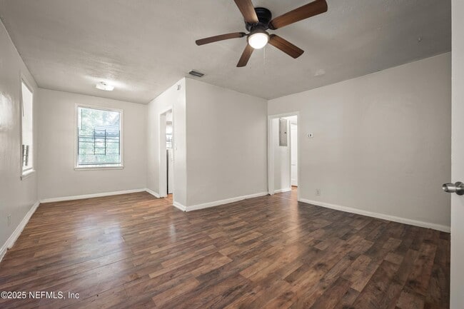 Building Photo - 1066 W 13th St
