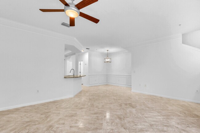 Building Photo - 826 Dakota Dr