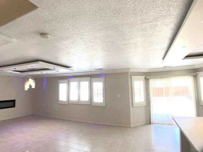 Building Photo - Don't Miss Out! Spacious 3 Bed, 2.5 Bath Home in Los Lunas – Open Layout & Prime Location