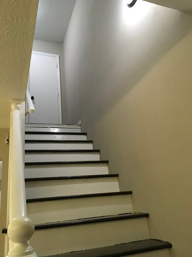 Building Photo - 110 Hillpine