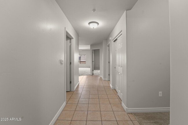 Primary Photo - 5350 E Deer Valley Dr