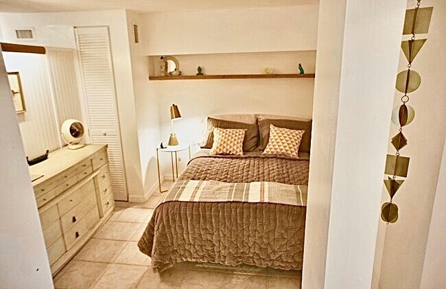 Building Photo - 21 Arenta St