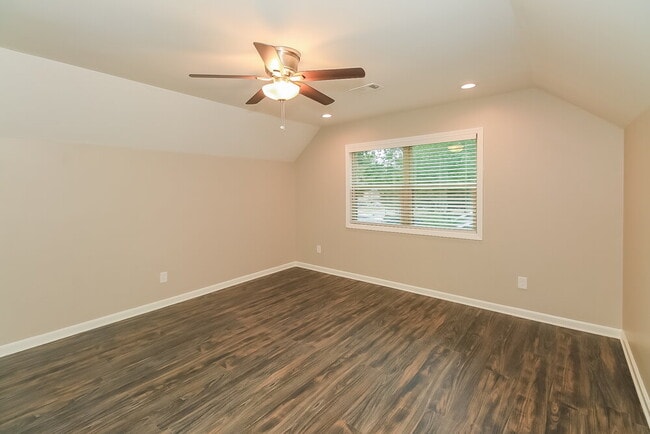 Building Photo - 287 Whaleys Lake Dr