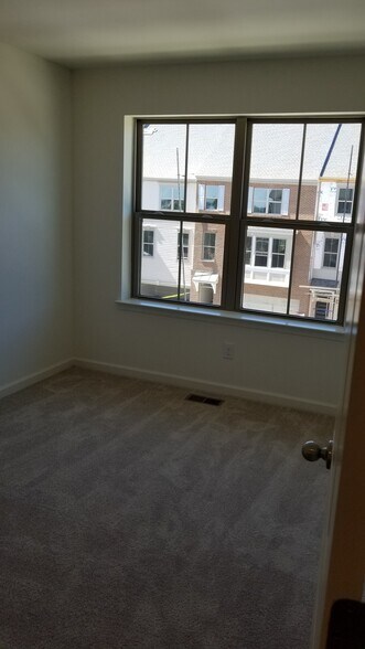 Building Photo - 43425 Robey Sq