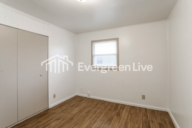 Building Photo - 3189 Astor Ave