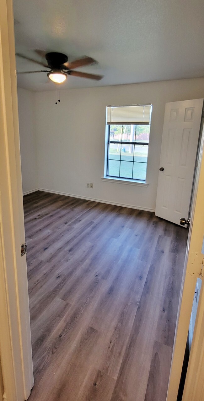 Guest Bedroom 2 - 1600 Moss St