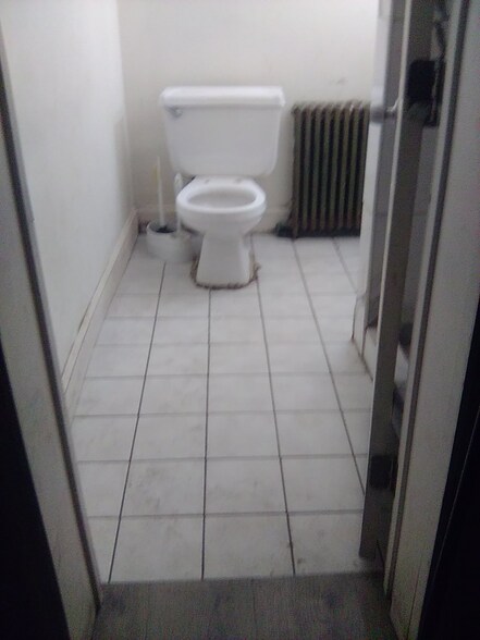 Building Photo - 325 Pershing Ave