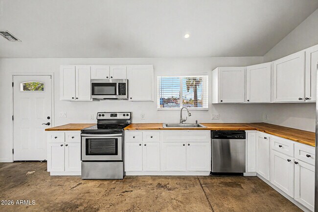 Building Photo - 505 N 16th Ave