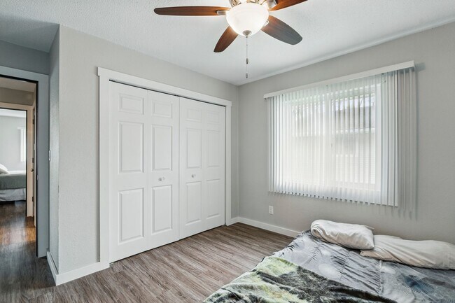 Building Photo - 927-933 Park Ave W