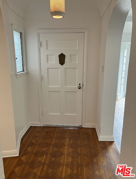 Building Photo - 1045 S Crescent Heights Blvd