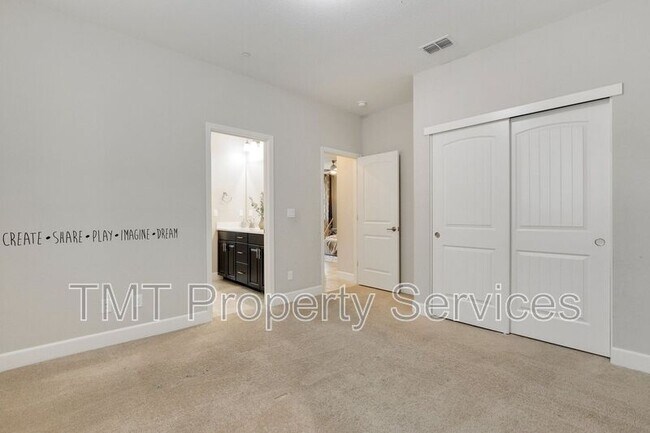 Building Photo - 1141 Vista Verde Dr