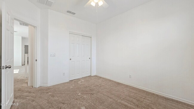 Building Photo - 1006 S 202nd Ln