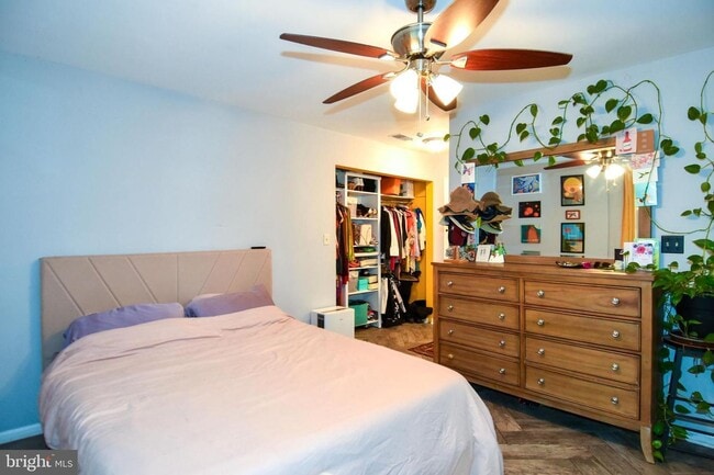 Building Photo - Experience the vibrant lifestyle and natural beauty that make Reston such a sought after place to...