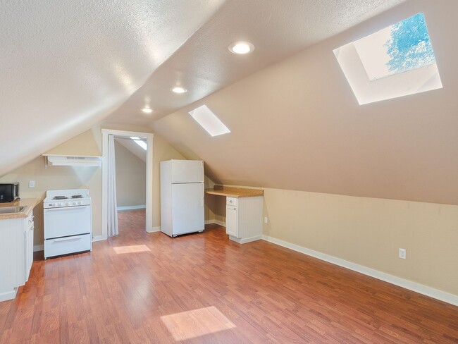 Building Photo - 2154 NW Everett St