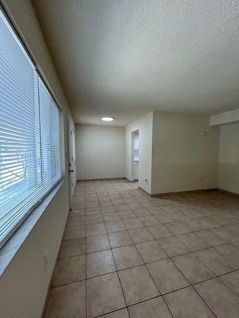 Building Photo - 411 S Nimbus Ave