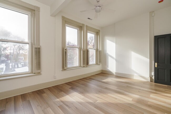 Building Photo - 828 City Park Ave