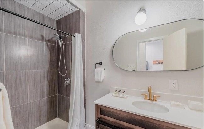 Building Photo - 1704 S Akard LLC