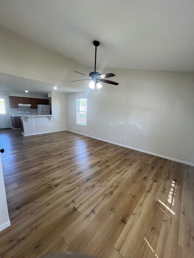 Building Photo - 2511-2511 Carnation Dr