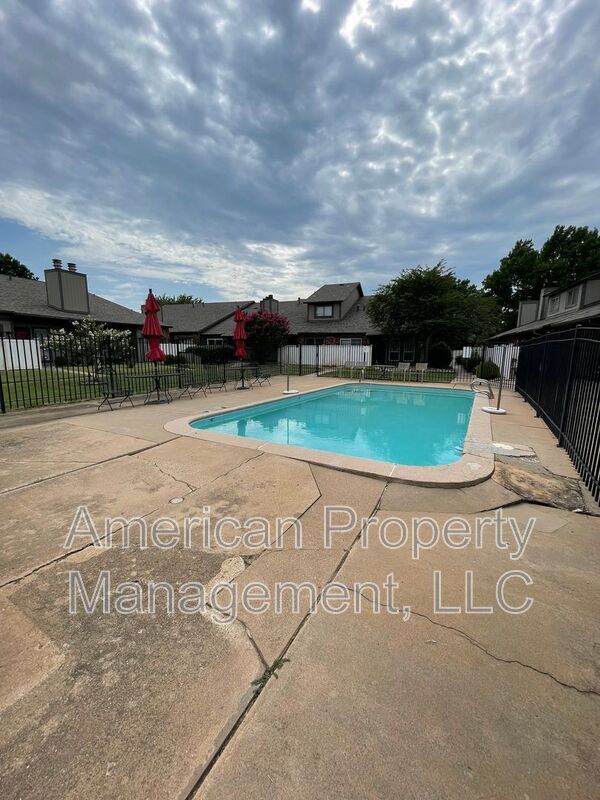 Building Photo - 6185 S Zunis Ave