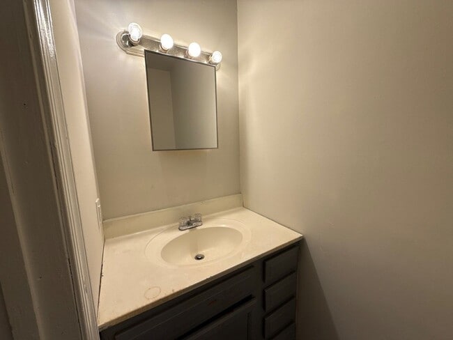 Building Photo - 3 Bedroom 1.5 Bathroom home in Elkton Md