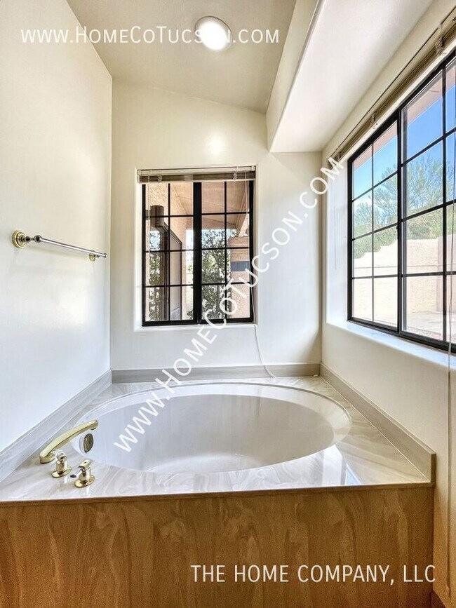 Building Photo - 1551 E Sonoran Desert Dr