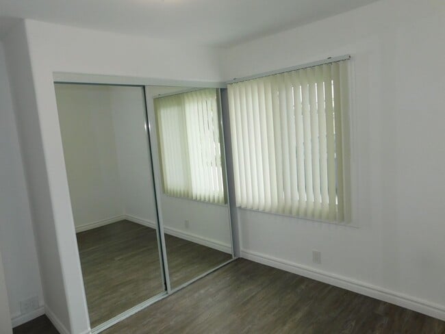 Building Photo - ALB190-192