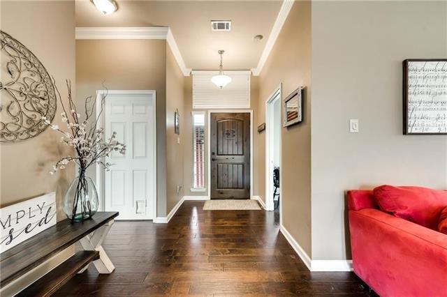 Building Photo - 8206 Luna Dr