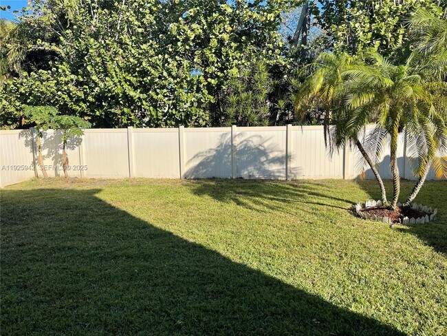 Building Photo - 10739 Oak Bend Way