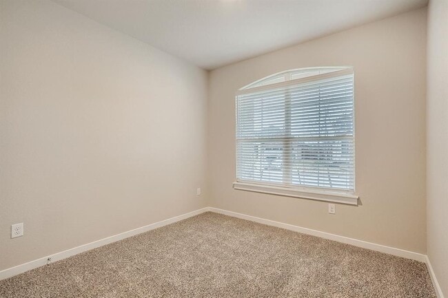 Building Photo - 2032 Wilsons Warbler Dr