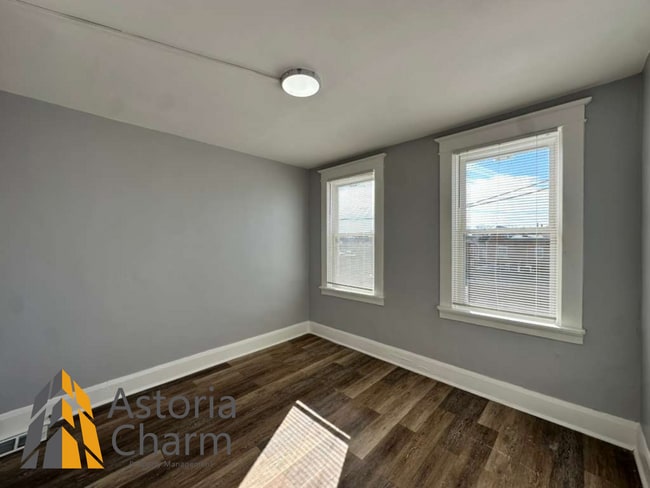 Building Photo - 4 Bedroom or 3 Bedroom with Den Home with First Floor Bedroom on Homestead Street